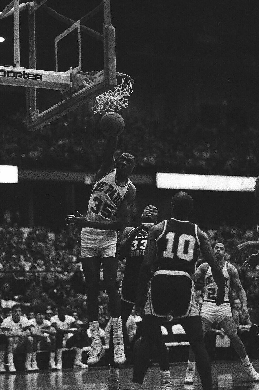 LD125-4 1986 DePaul Cleveland St College Basketball (62) ORIG 35mm B&W NEGATIVES Без бренда - фотография #2