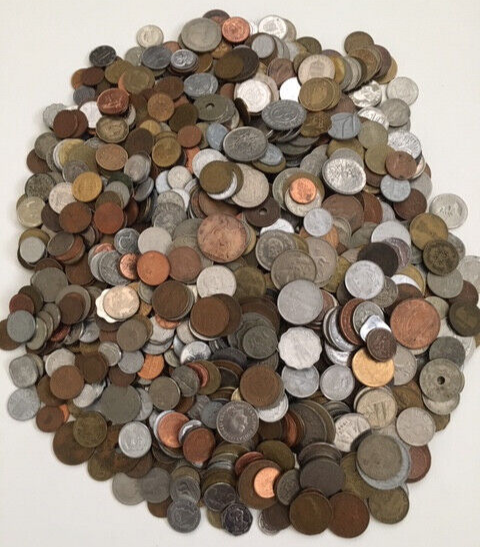 THIRTY-FIVE DIFFERENT FOREIGN COINS FROM 30 DIFFERENT COUNTRIES AROUND THE WORLD Без бренда
