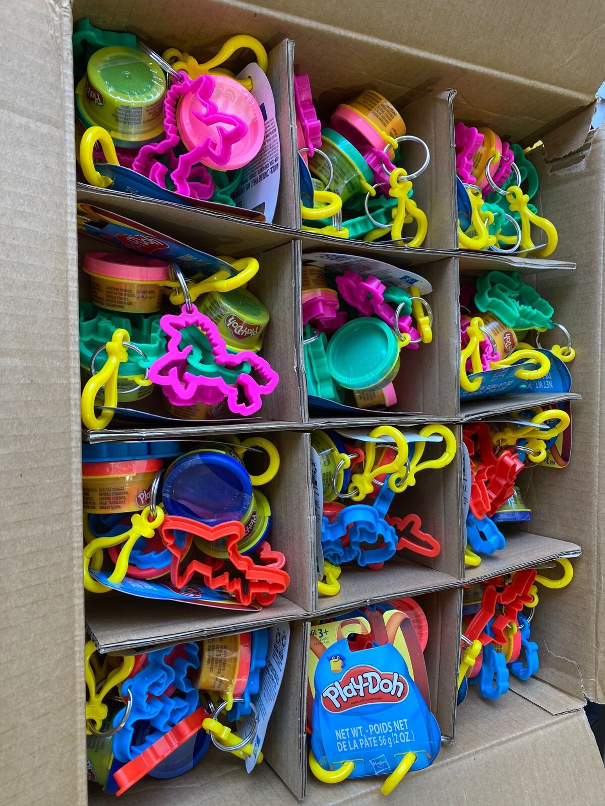 Lot of 24 Hasbro Play-Doh Hang Ups Shark & Dragon Colors (48 Play Units total) playdoh HSBE4996 - фотография #11