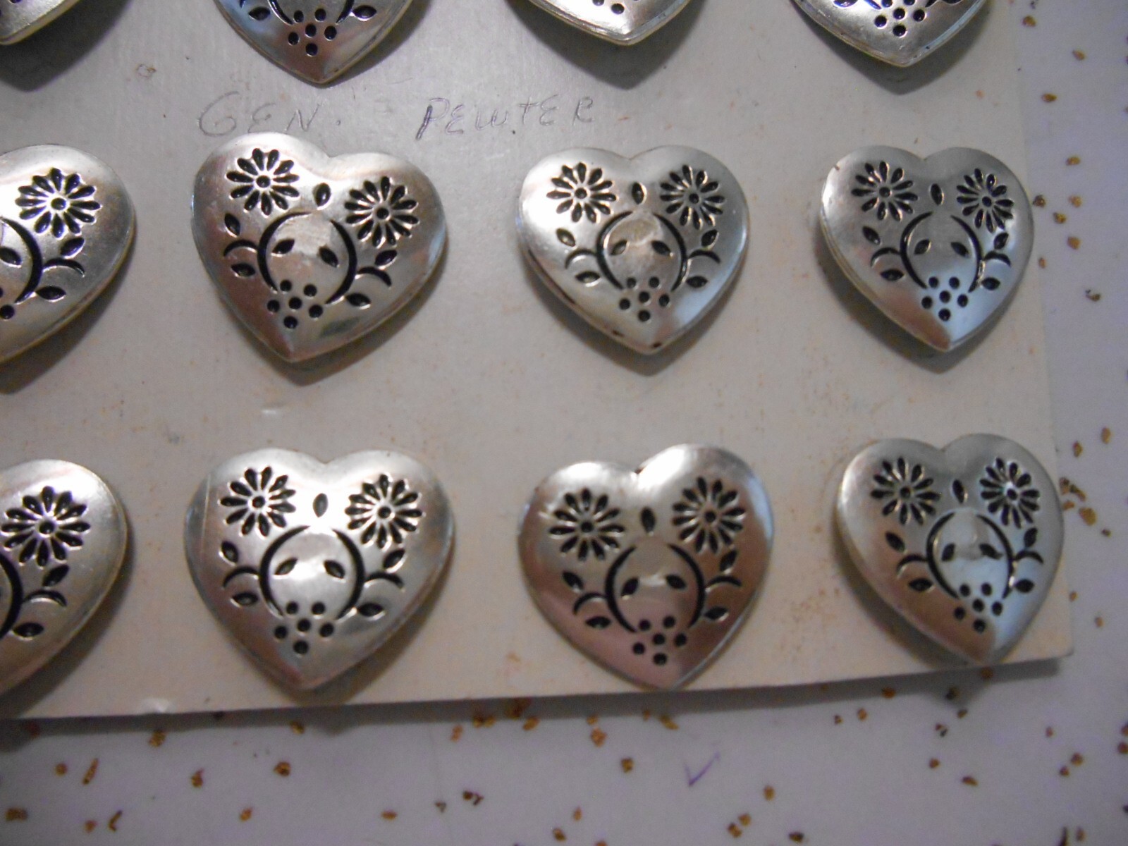 Vintage 12 Figural Pewter HEARTS Engraved Shank Buttons AUSTRIA Без бренда - фотография #2