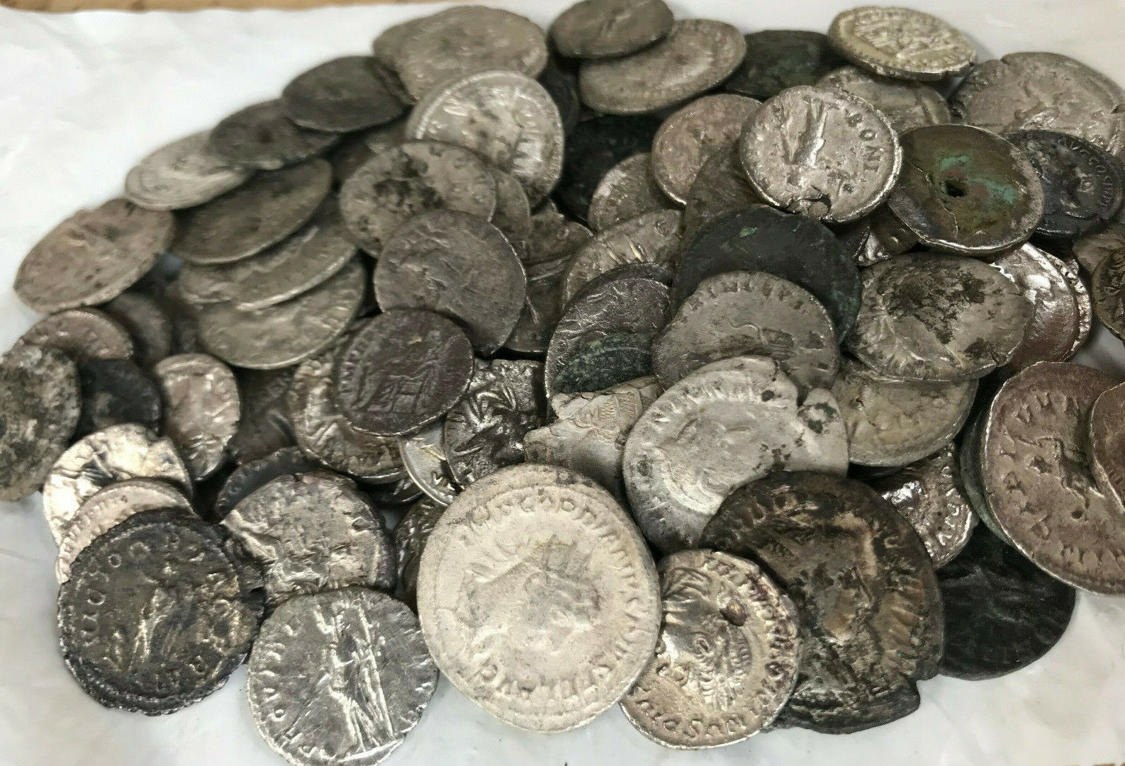1 rare original Ancient Roman imperial SILVER coin Random Antoninianus/Denarius Без бренда - фотография #2
