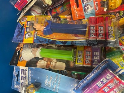 Huge lot of Vintage Pez Dispensers 80-100 Pieces Sealed Pez - фотография #3