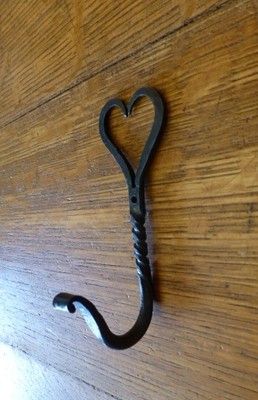 4 PRIMITIVE PRETTY 5" HAND FORGED HEART SHAPED TWIST RUSTIC IRON WALL HOOKS coat Unbranded Does Not Apply - фотография #5
