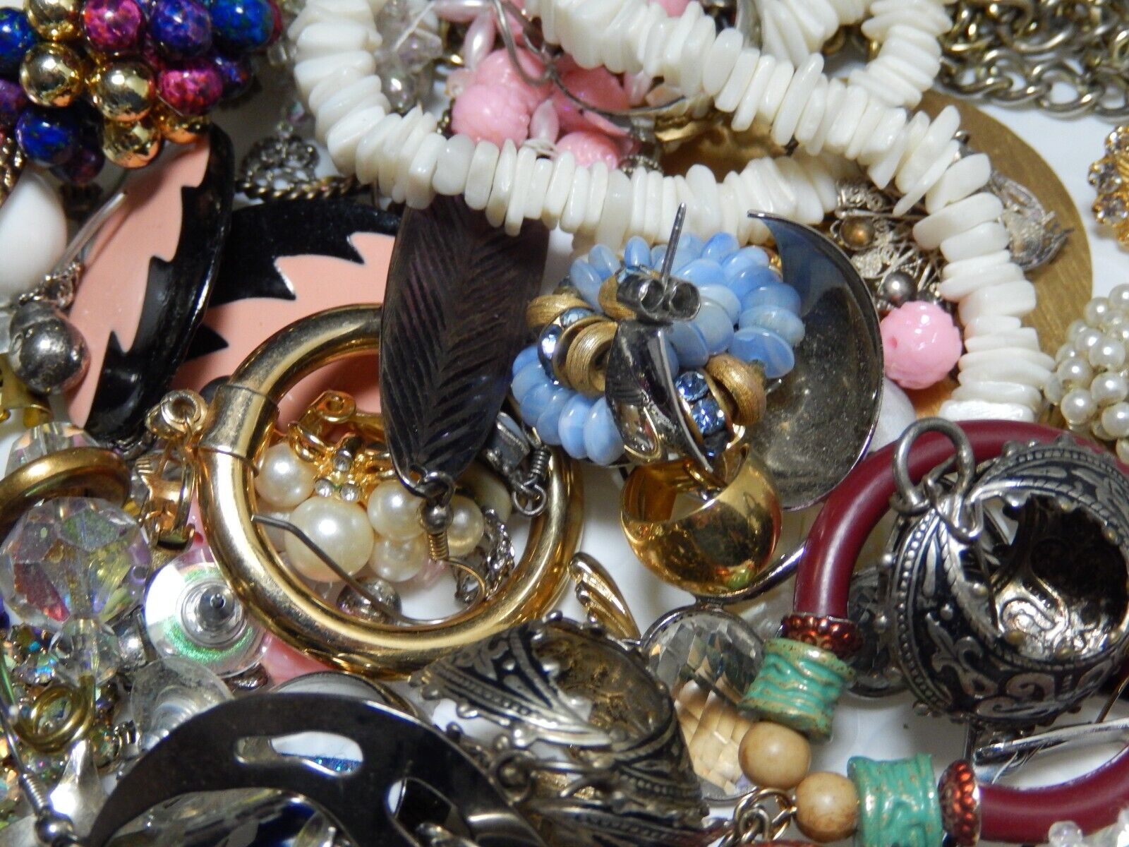 Costume Jewelry Lot For Crafting Over 50 pieces Assortment Sold as is Unbranded - фотография #12