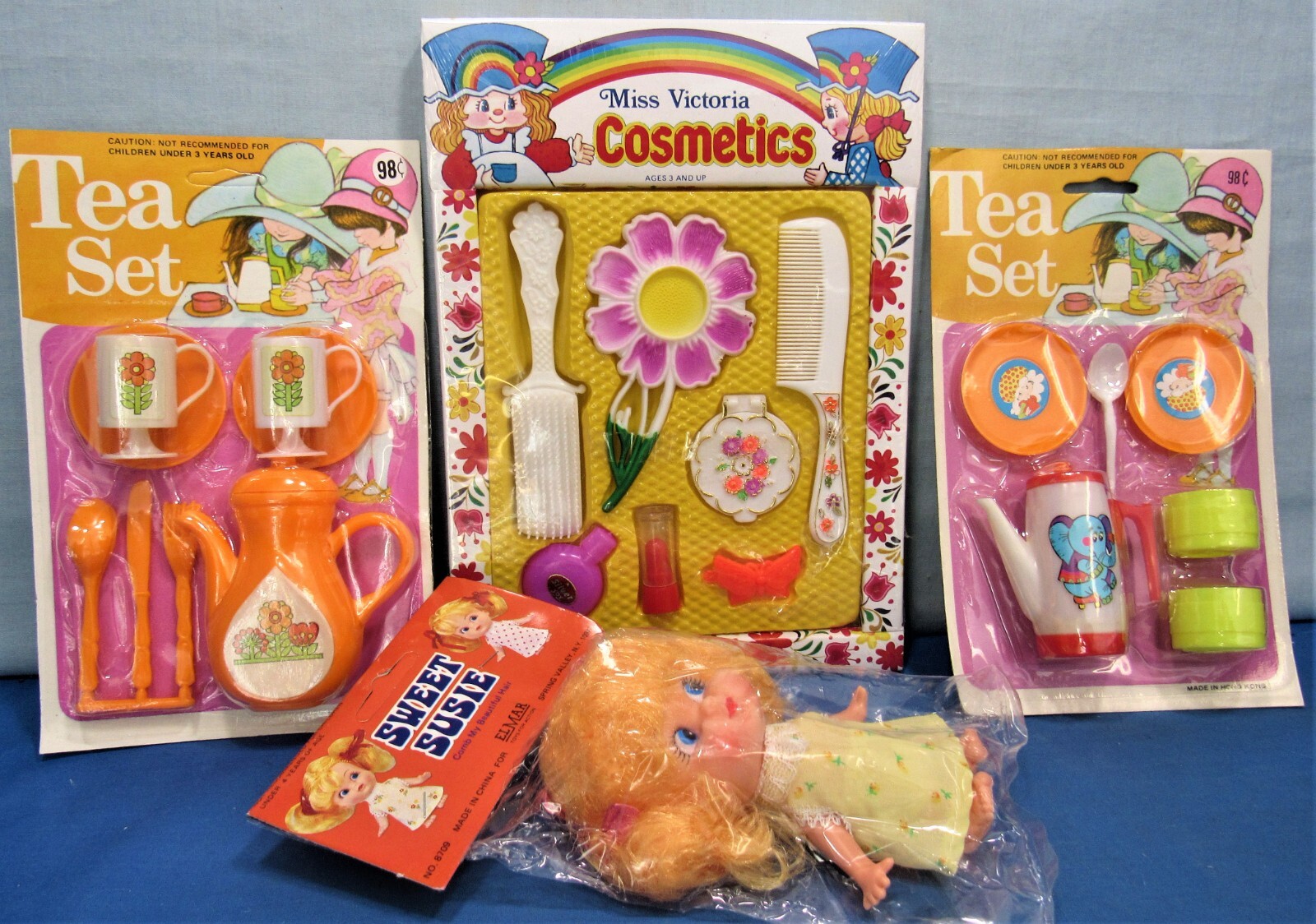 Small Girls Toy Set Assortments ~ 29 Pieces ~ Tea Sets ~ Vanity Set ~ Small Doll Без бренда