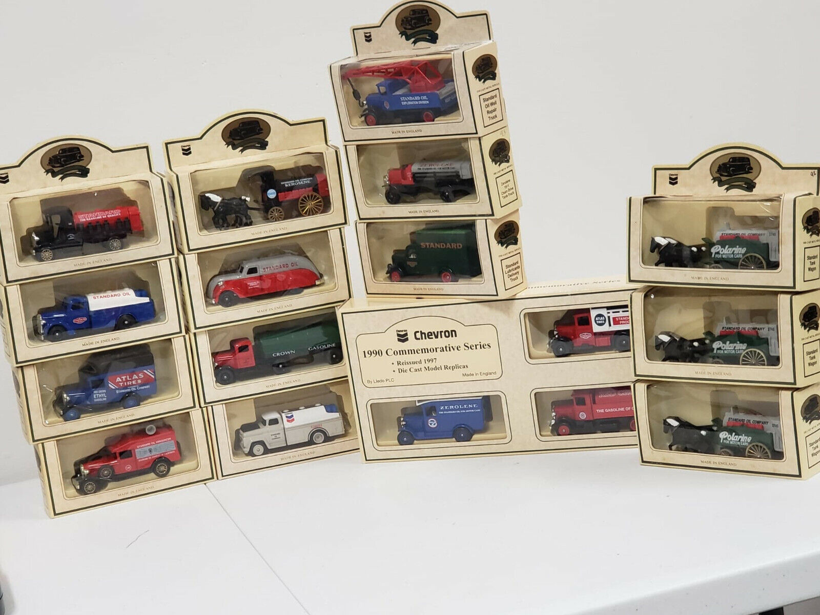 Lot of 17 Chevron Commemorative Model Truck Collection Lledo Made in England Без бренда