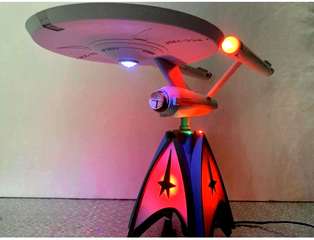 STAR TREK USS Enterprise Musical Topper w/ Sound & Light Show 2020 Art Crafted Hallmark