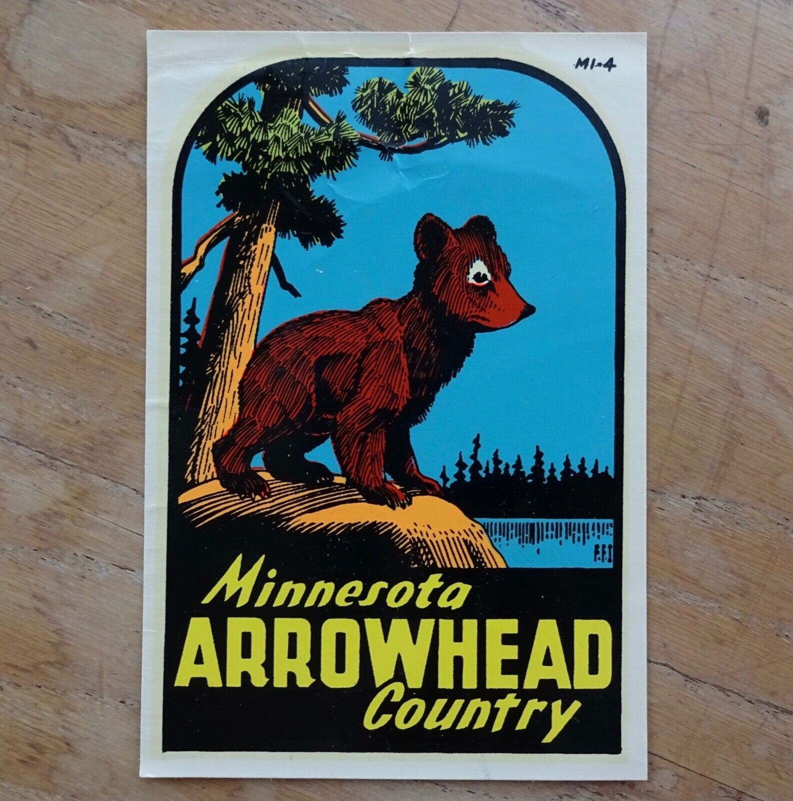 60s Vintage MINNESOTA ARROWHEAD COUNTRY State Travel Souvenir Bear DECAL Emblem Manufacturing Co.