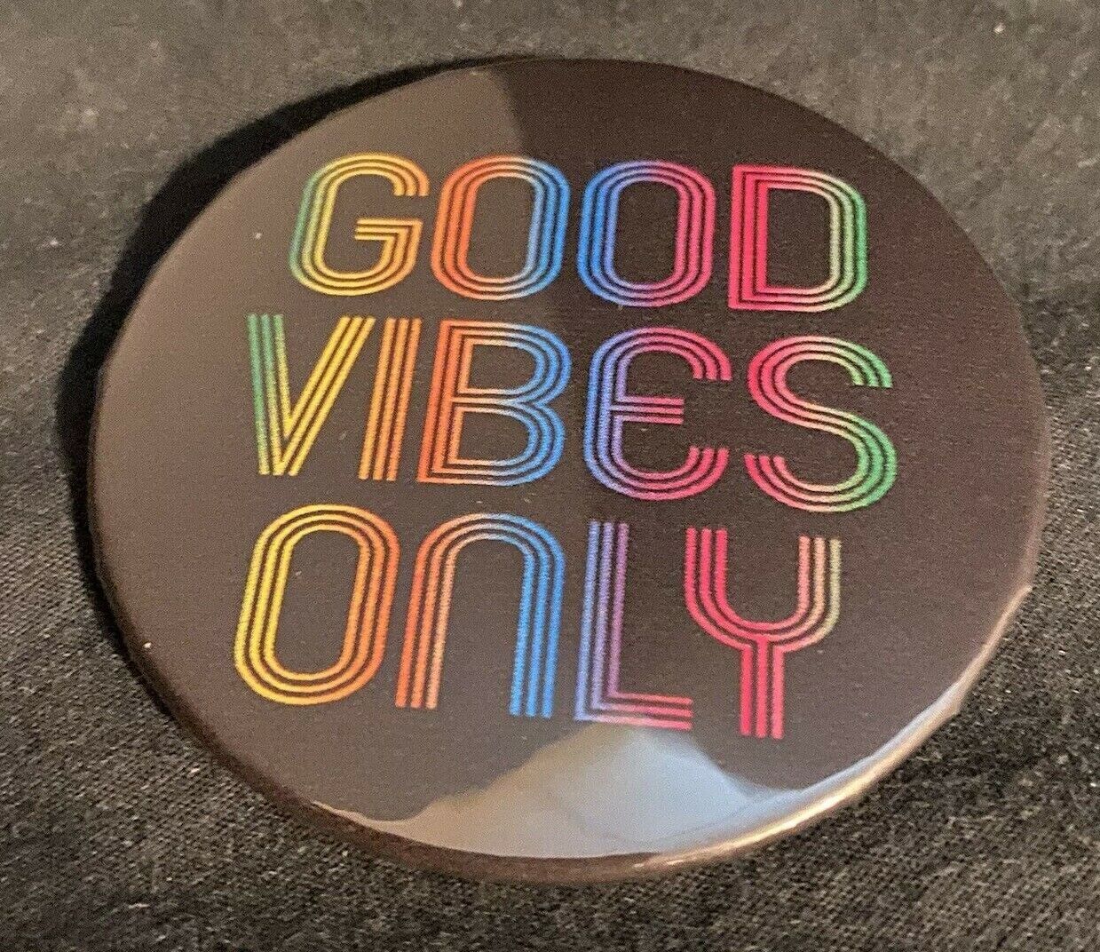 Good Vibes Only Pinback 2.25” Multicolor Button Badge Pin New USA Rainbow Black Без бренда - фотография #2
