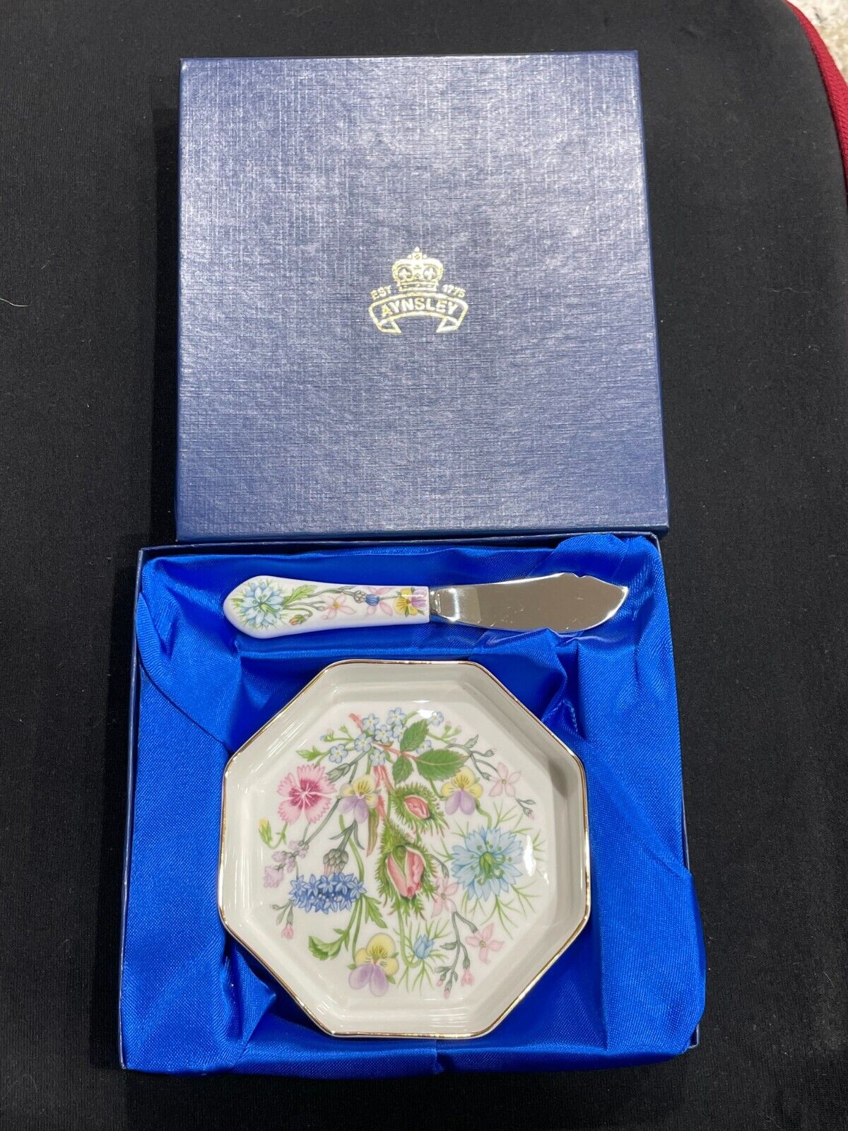 Aynsley Wild Tudor Butter Dish and Knife Mint in Box  Aynsley