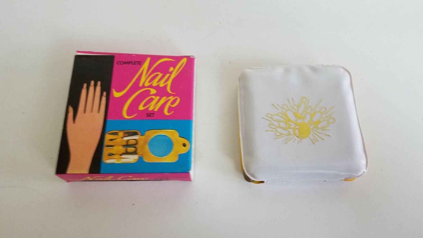 Bowling Nail Care Set w/Box 3-1/2" Novelty Hong Kong Yellow White NOS Vintage Без бренда - фотография #3