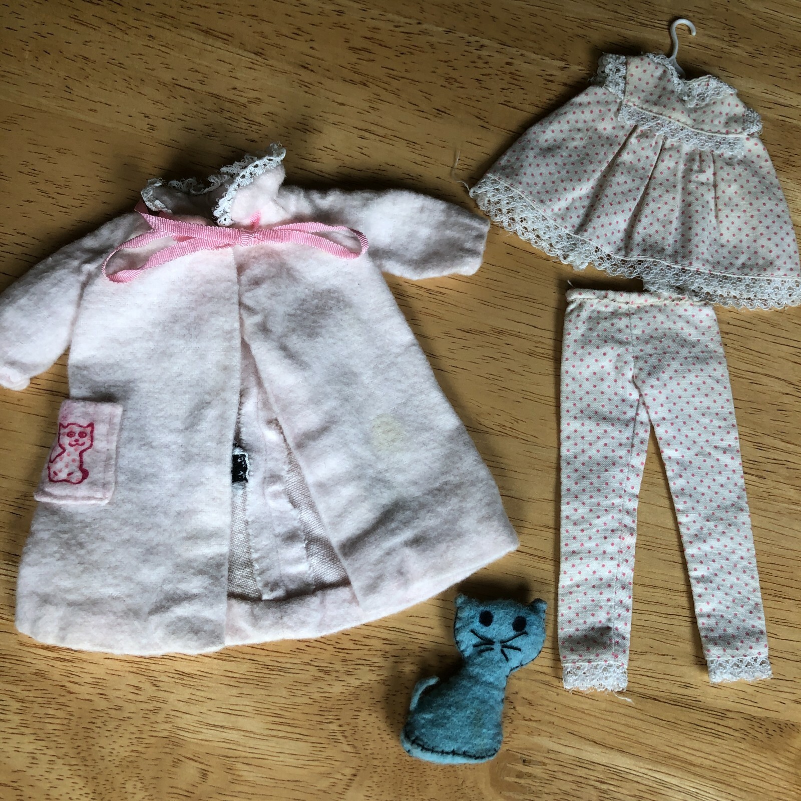 1964-65 Barbie's sister Skipper set #1909 "Dreamtime" Pajama & Robe + felt cat  Mattel