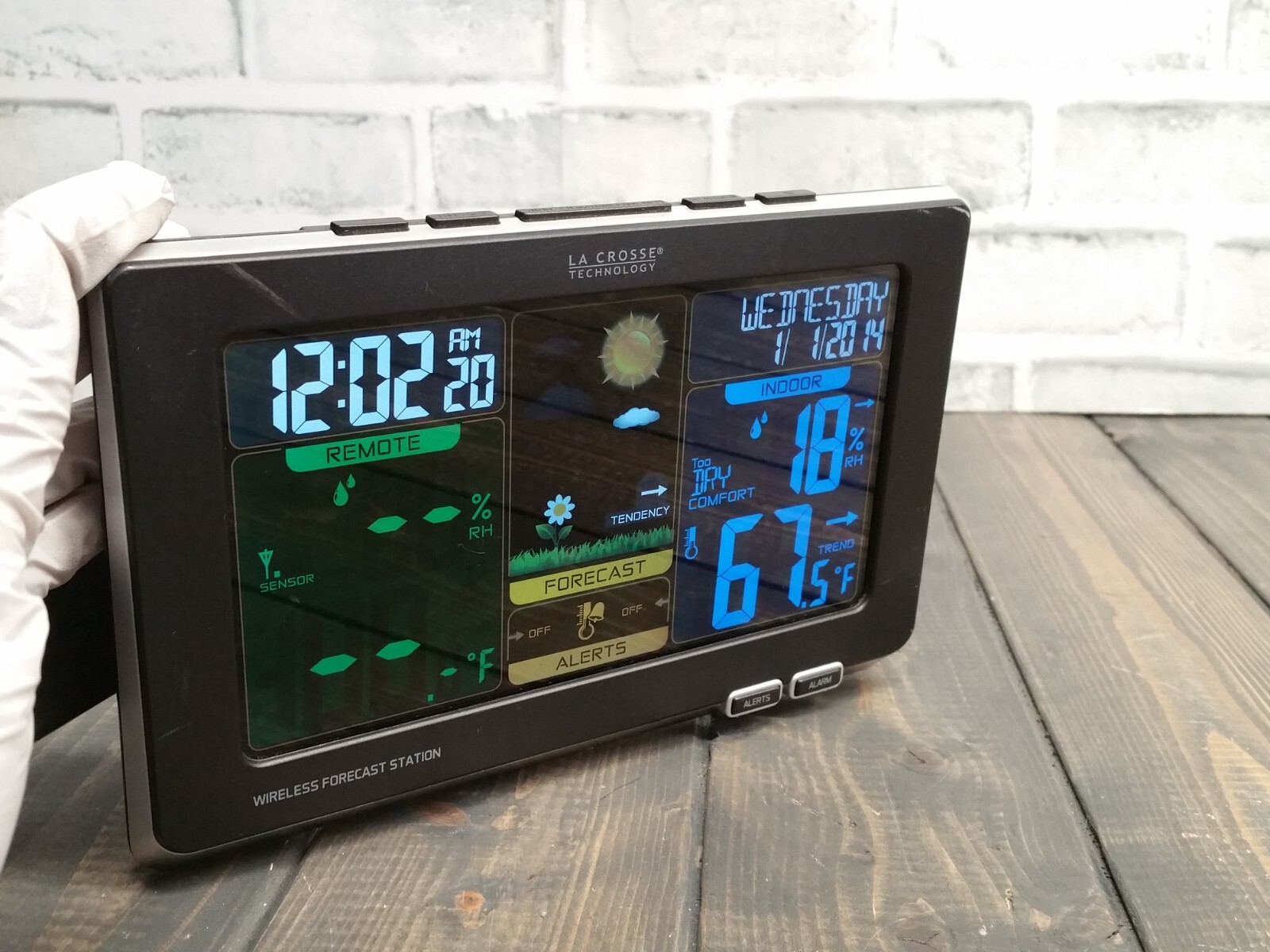 La Crosse Technology C83349 Remote Monitoring Weather Station with Power Adapter La Crosse Technology - фотография #2
