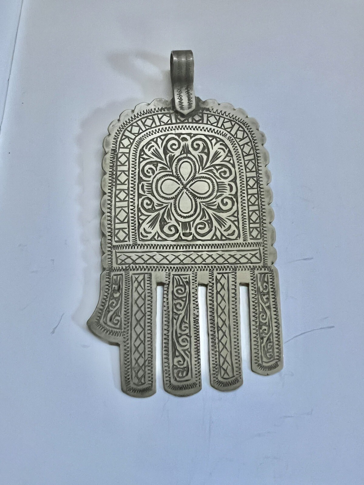 Tribal Khamsa Silver Hand Of Fatima Tuareg Huge Vintage Moroccan Tribal Pendant. Без бренда - фотография #3