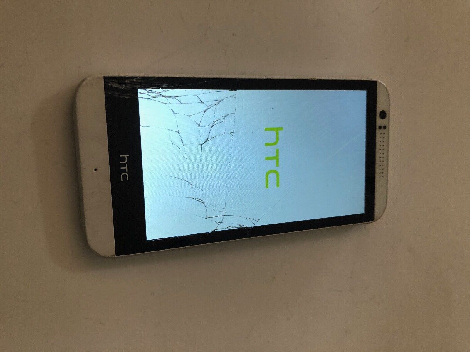 HTC Desire 510 White Boost Mobile Android Phone, Cracked glass - read HTC HTC Desire 510 - фотография #2