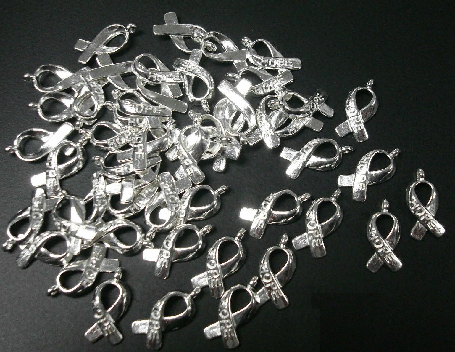 50 Cancer awareness hope ribbon charms bright silver plt zinc findings CFP113 Charms CFP113 - фотография #3