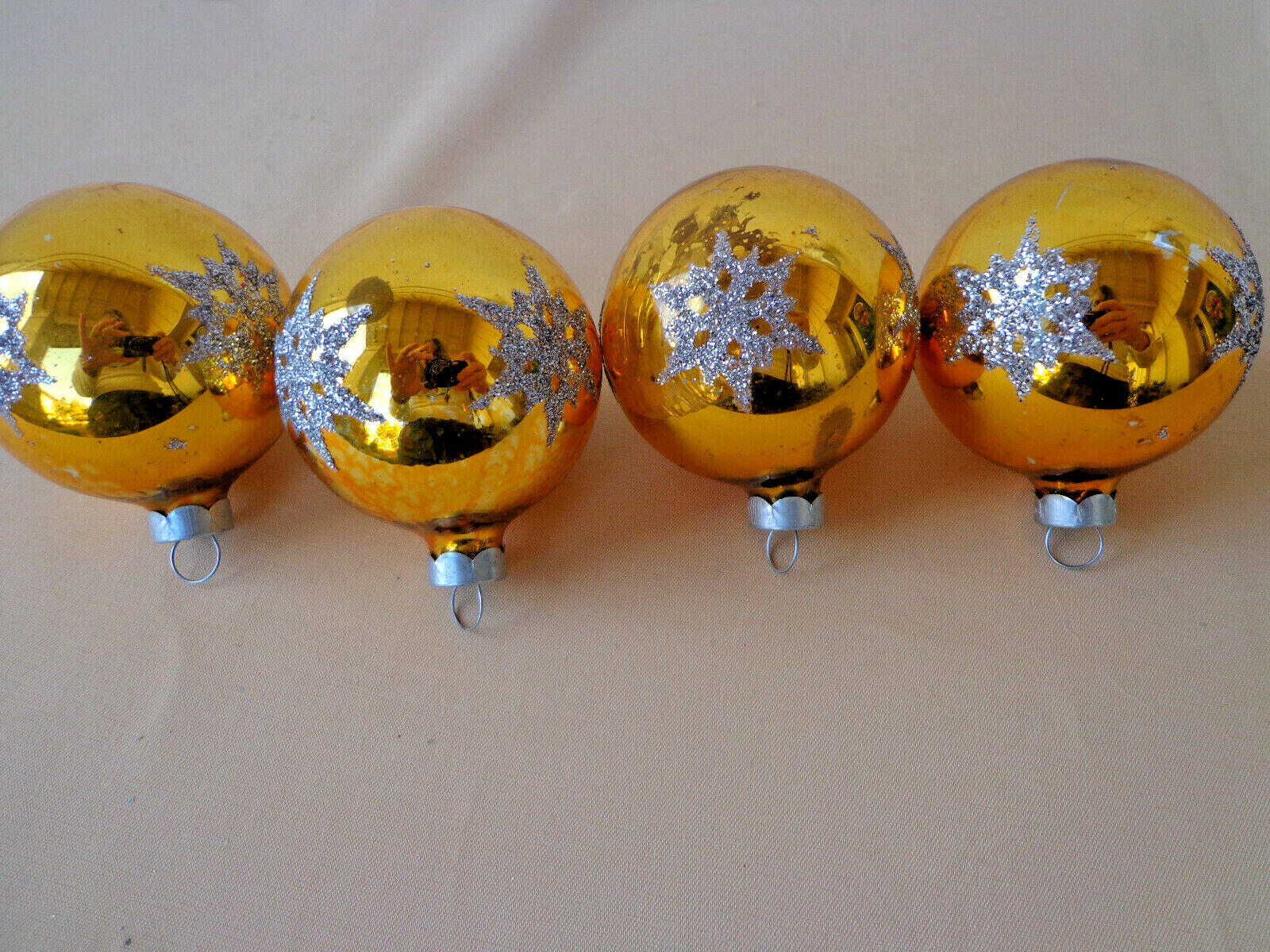 4 Vintage Christmas Ornaments Mercury Glass GOLD Silver Mica Glitter Snowflakes Baugh - фотография #2