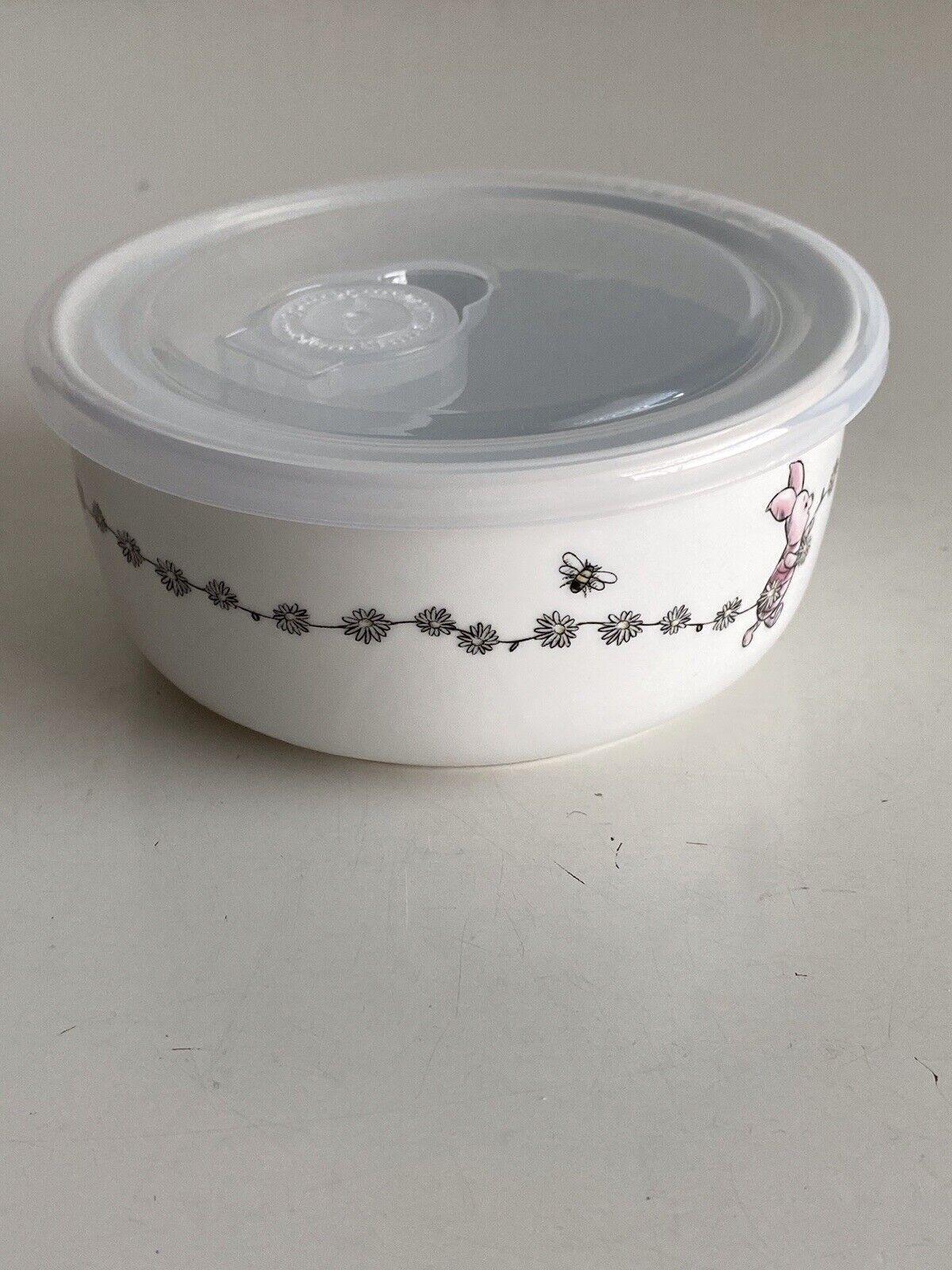 Disney Winnie The Pooh Piglet Flower Chain Pressure Lid Food Container Bowl NEW Disney - фотография #9