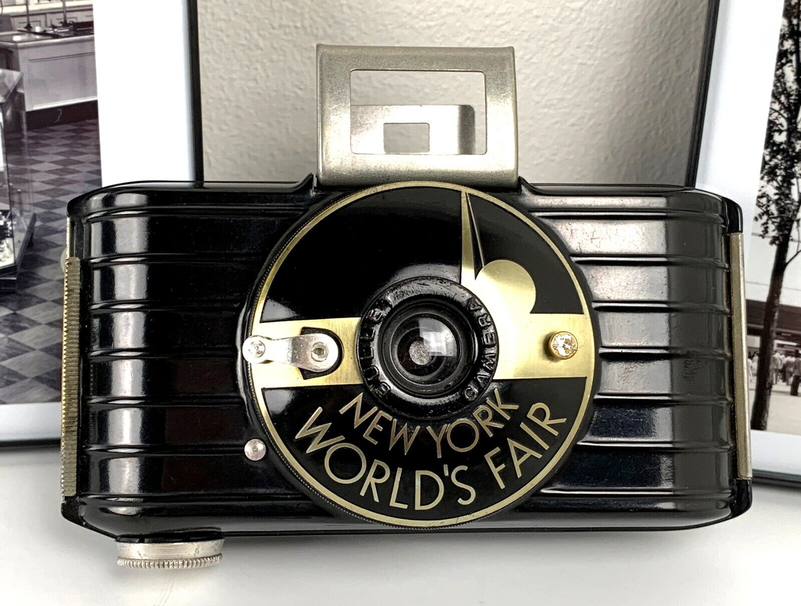 1939 New York Worlds Fair KODAK Bullet Camera, Walter Teague Bakelite Modernist  Kodak Bullet