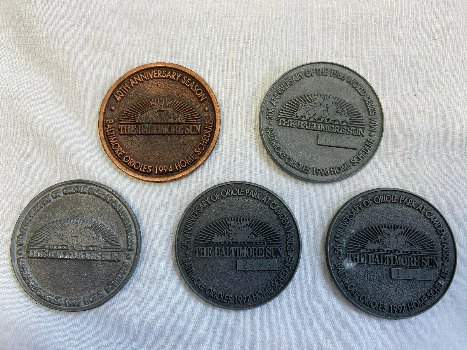 The Baltimore Sun Oriole Park Commemorative Coin World Series Schedule Lot of 5 Без бренда