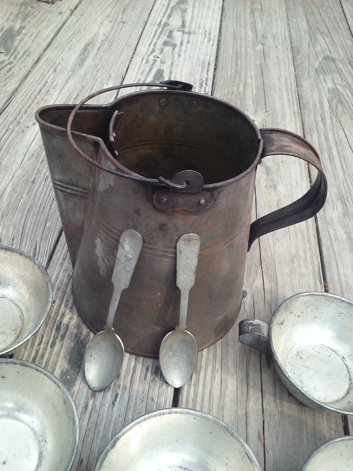 Antique Metal Kettle 5 Handled Cups & 2 Spoons Antique - фотография #2