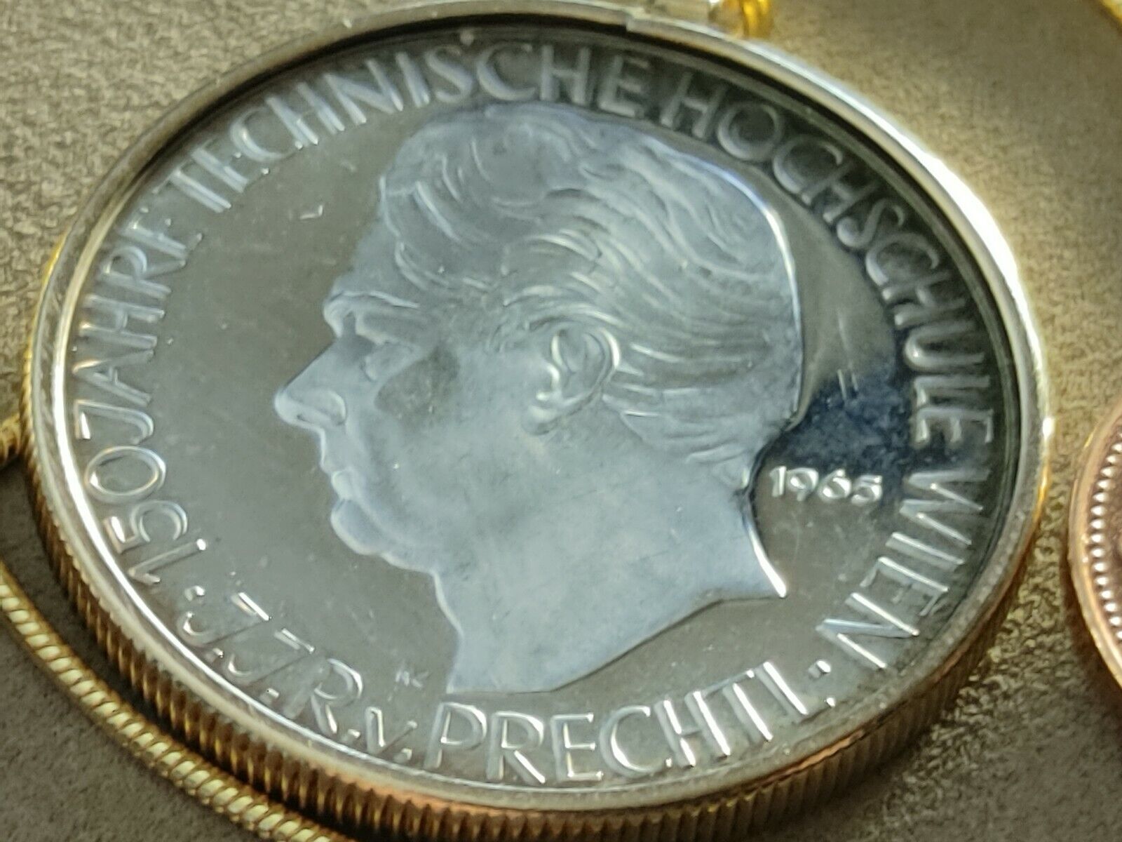 Rare 1965 Silver Austrian Shield coin Pendant on a 24" 18KGF  Snake Chain 32mm Honoredallies - фотография #7