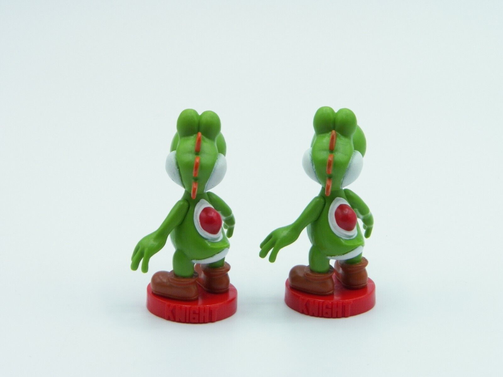 SUPER MARIO CHESS Yoshi Knight Replacement Pieces lot of 2 FREE SHIPPING USAopoly 2009 CH005-191 - фотография #2
