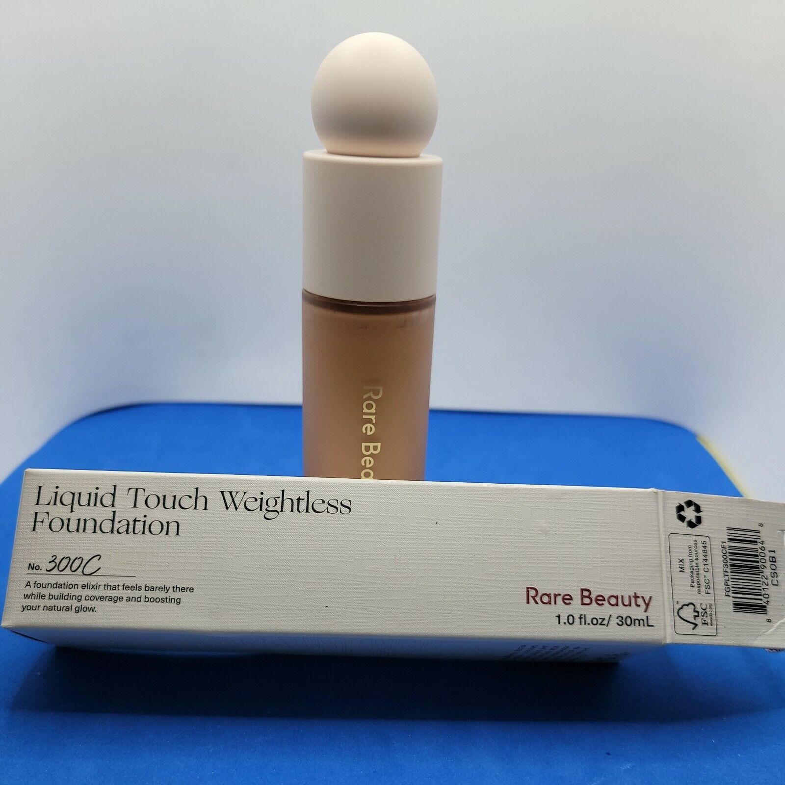 Rare Beauty Liquid Touch Weightless Foundation- 300C 30 mL   Authentic In Box RARE BEAUTY N/A - фотография #2