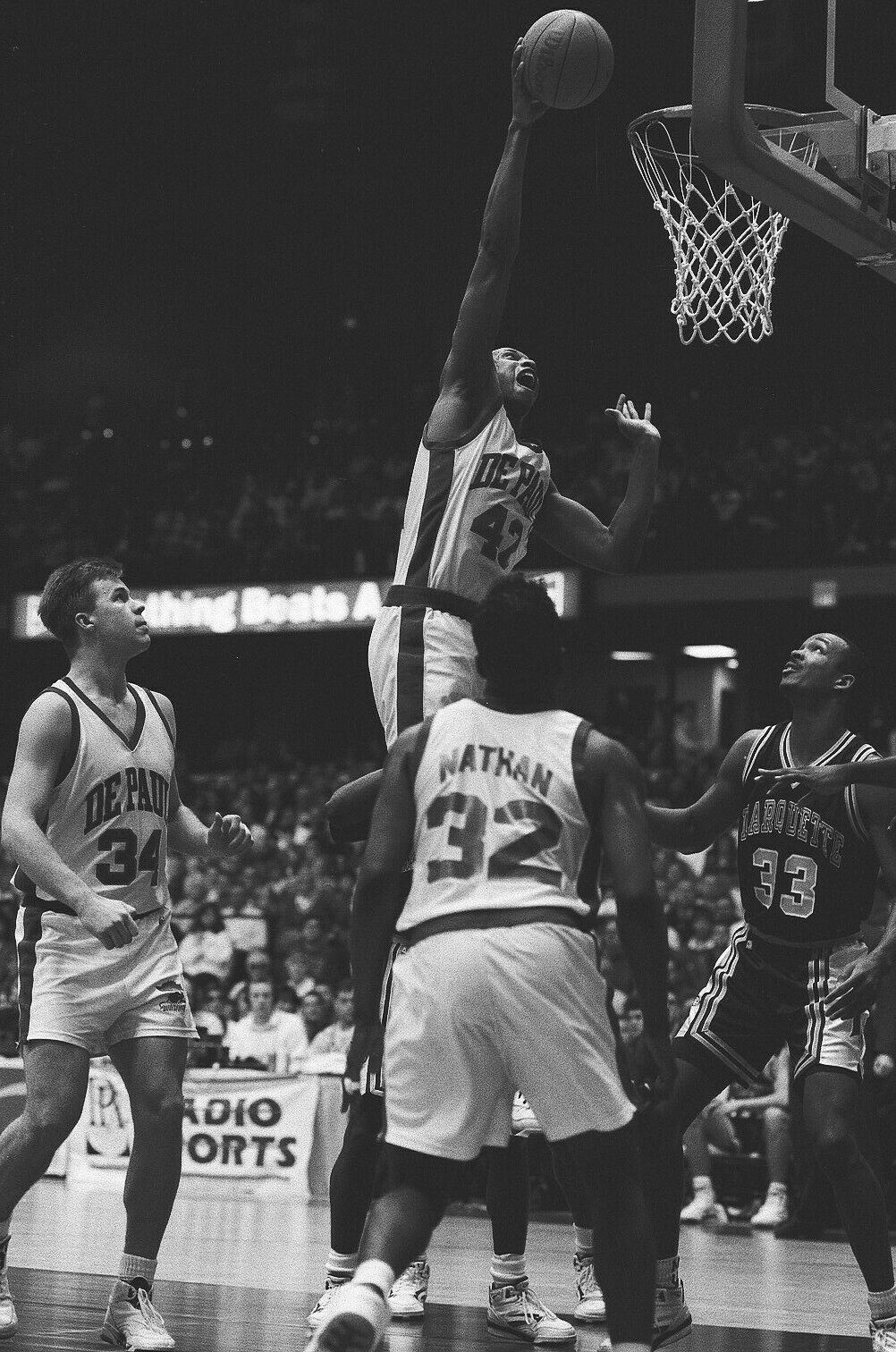 LD126-15 1992 College Basketball DePaul Marquette (140) ORIG 35mm B&W NEGATIVES Без бренда - фотография #9