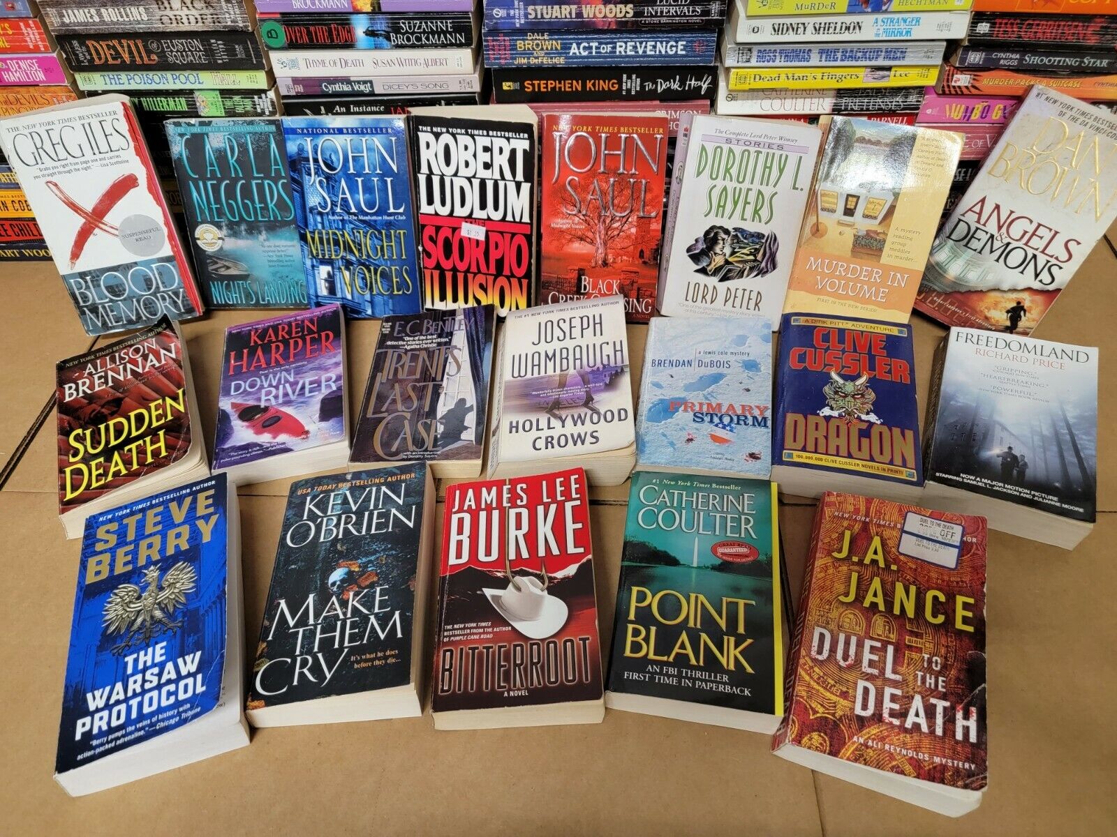 Lot of 20 Mystery Thriller Fiction Paperbacks Popular Author Books MIX UNSORTED Без бренда - фотография #2