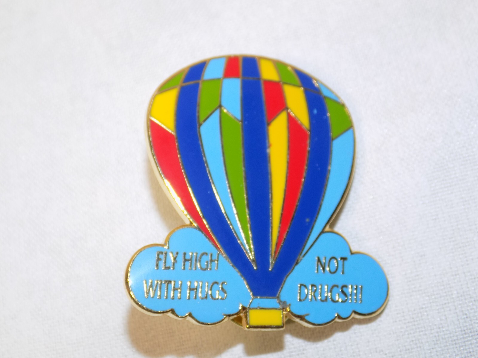 Hot Air Balloon Lapel Pin Enamel Fly High With Hugs Not Drugs Condor Pins Без бренда