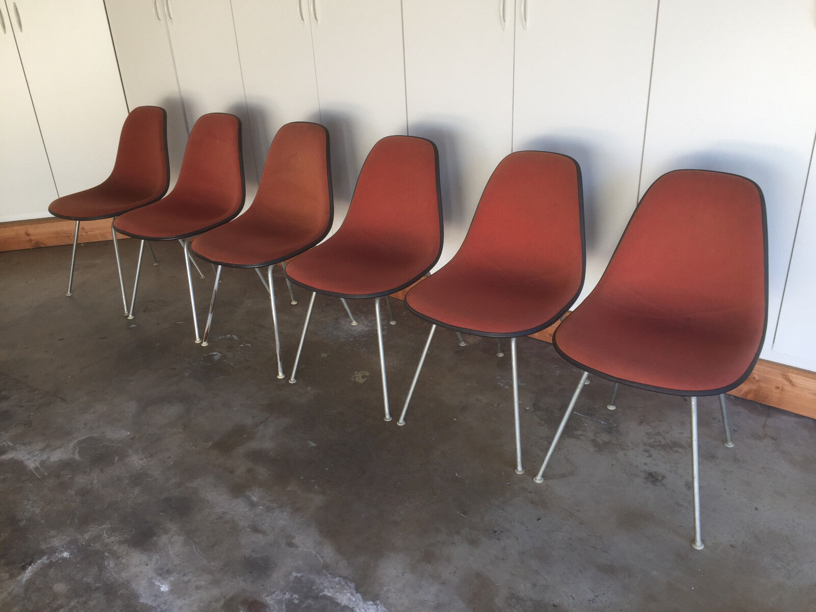 HERMAN MILLER Eames Vintage 1975 Orange Fiberglass Side Shell Chairs (SET of 6)  Без бренда - фотография #2