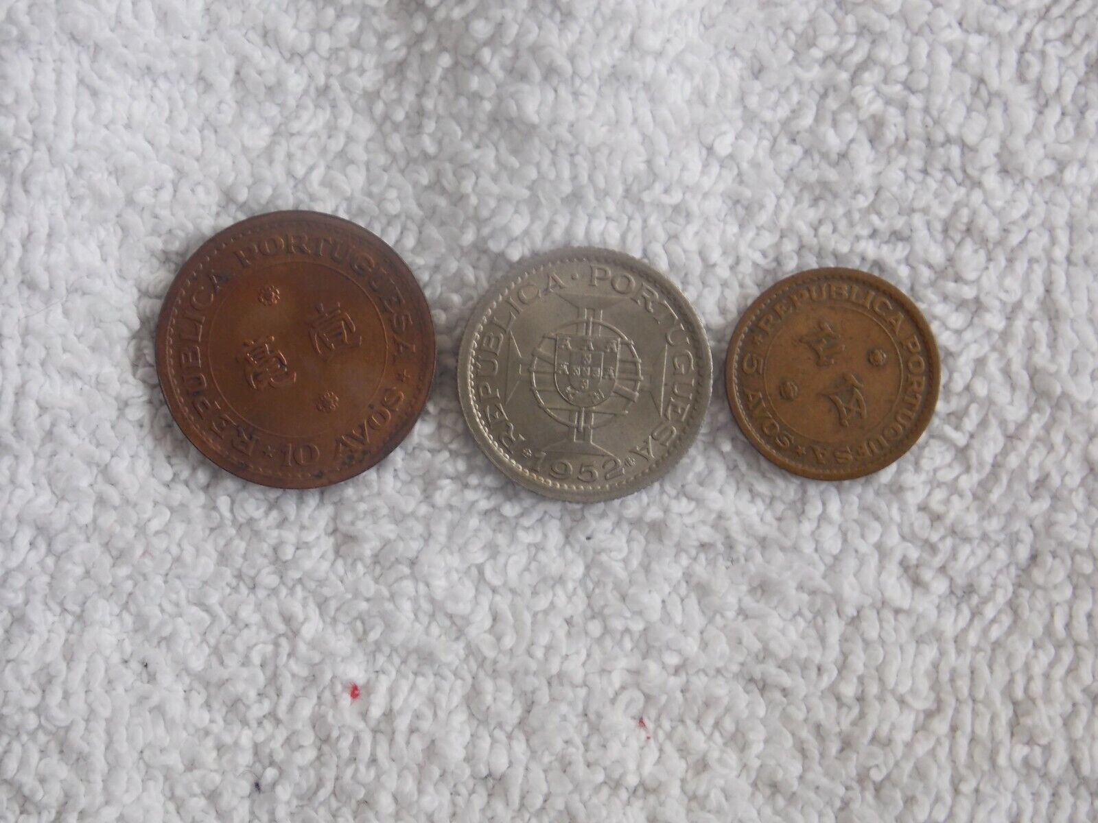 Angola and Macau coins Без бренда - фотография #4