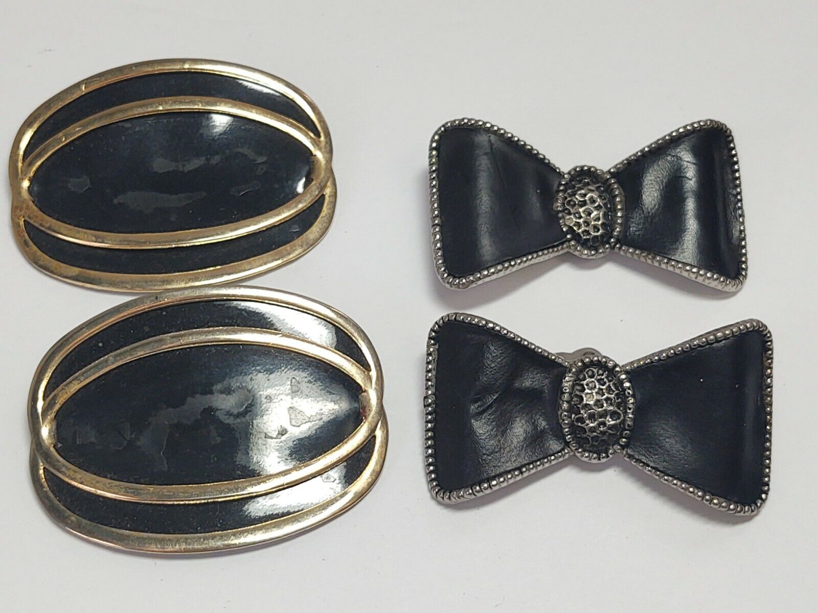 2 Sets of Plastic Shoe Clips Round with Gold Accents, Bow Shaped Molded Vintage Unbranded
