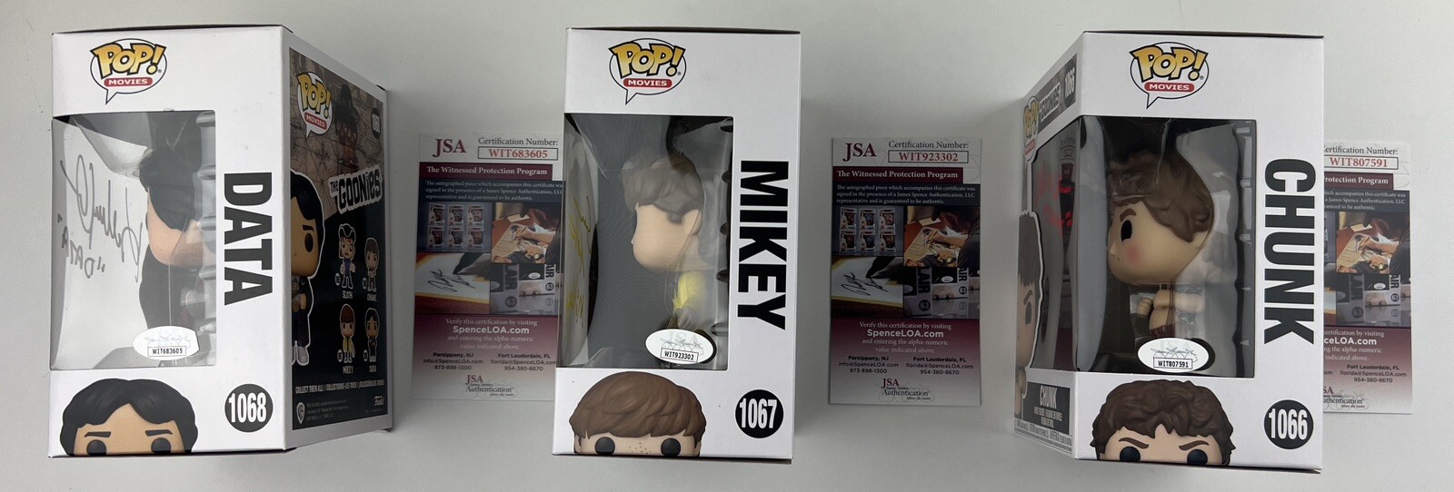 JEFF COHEN SEAN ASTIN KE HUY QUAN signed 3 Funko POP THE GOONIES CHUNK MIKEY JSA Без бренда - фотография #2