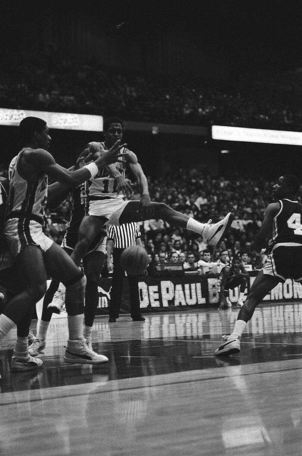 LD125-4 1986 DePaul Cleveland St College Basketball (62) ORIG 35mm B&W NEGATIVES Без бренда - фотография #10