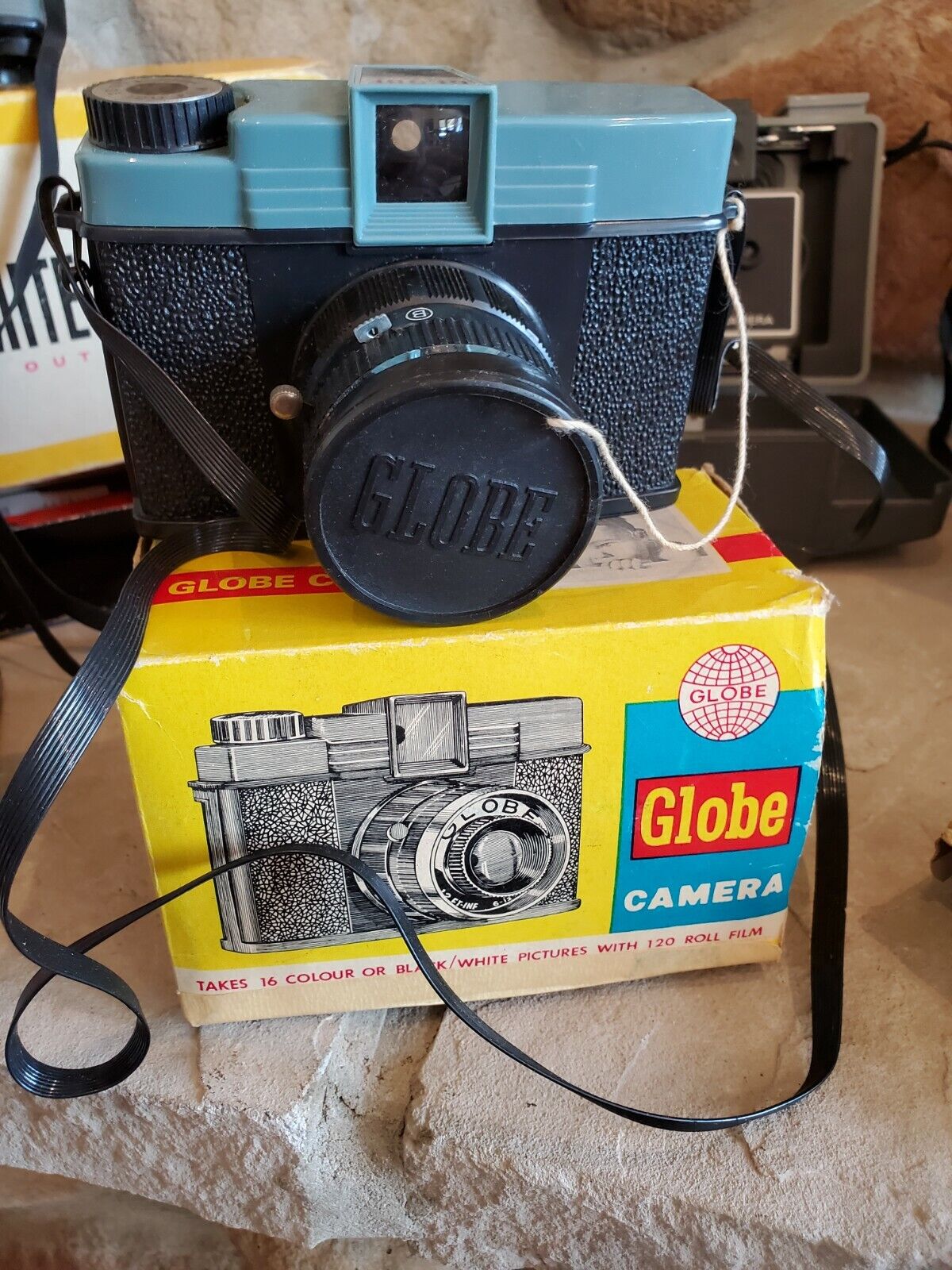 Vintage Camera Coll. in Samsonite train luggage Starmite II, Polaroid 440, Globe Polaroid 440 - фотография #7