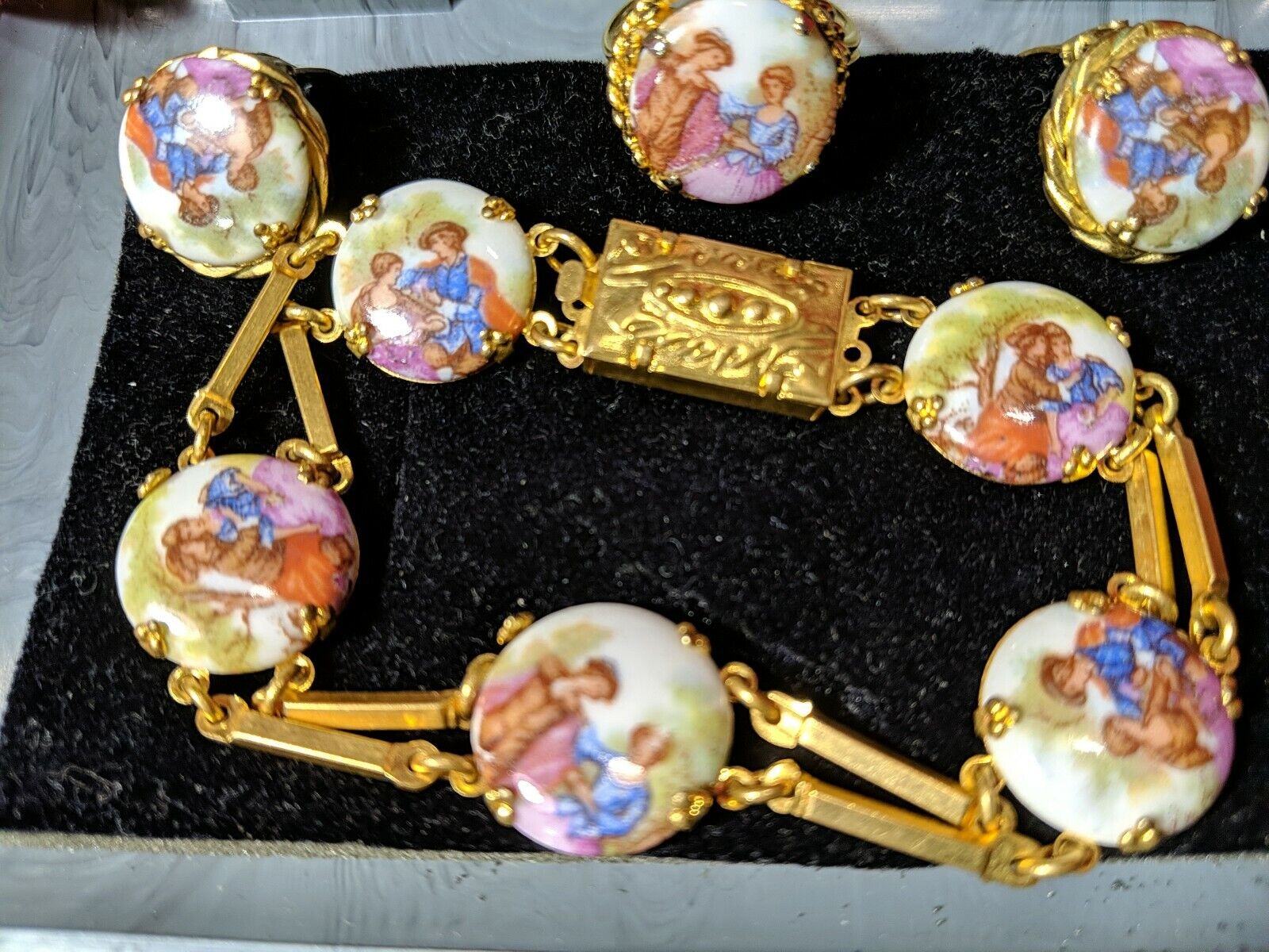 Limoges Antique 3 pc Set Porcelain Jewelry Bracelet, Ring, Earrings, Lucite Case LIMOGES - фотография #4