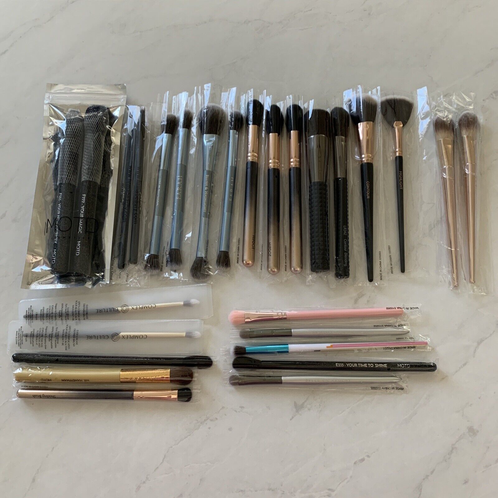 Lot of 25 Makeup Brushes Various Brands + Wholesale Resale Stock Up Gifts  *B19 Unbranded Makeup Brushes