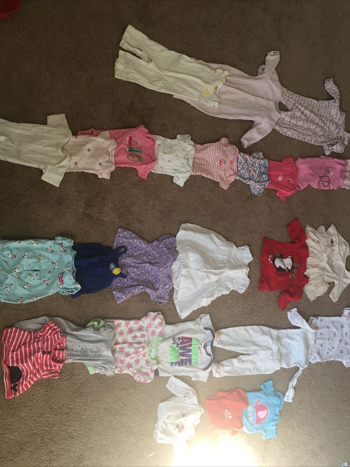 USED 28 PC. LOT OF  BABY GIRL CLOTHES size newborn and 0-3MONTHS carters and more