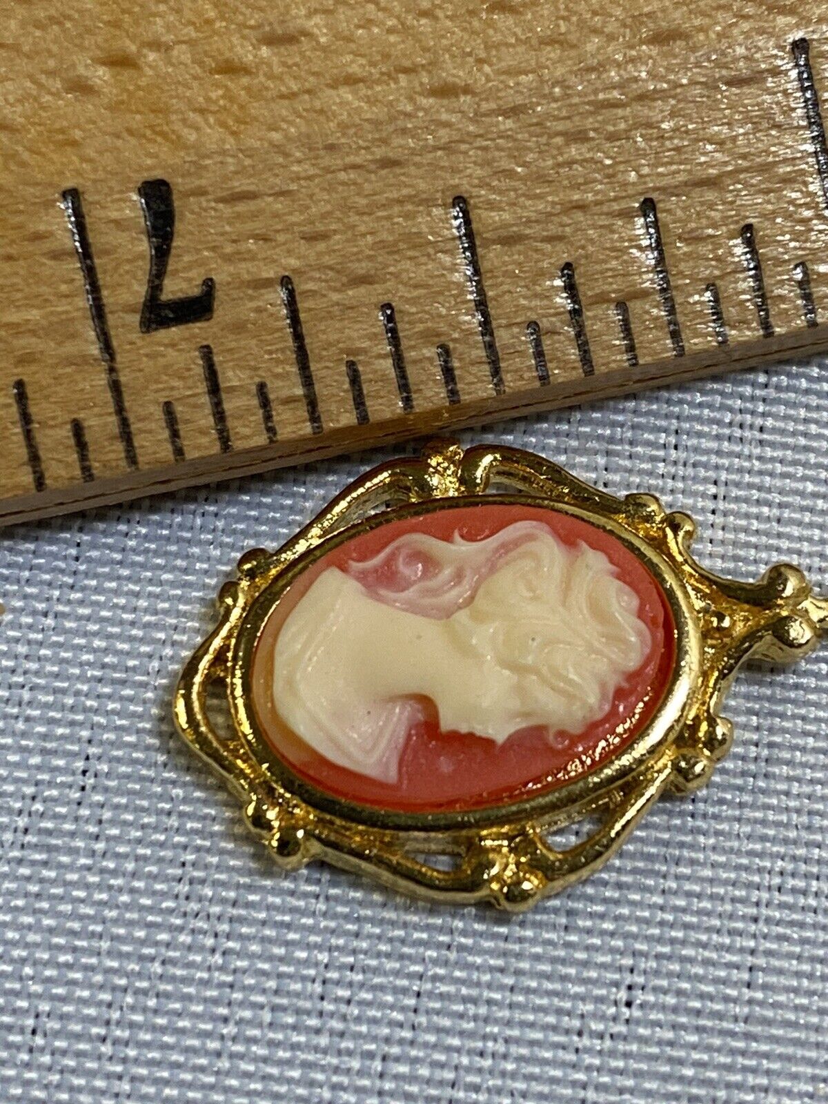 VTG REAL Cameo Gold Tone Metal Pendant Charm Coral Color Background For Necklace Cameo - фотография #6