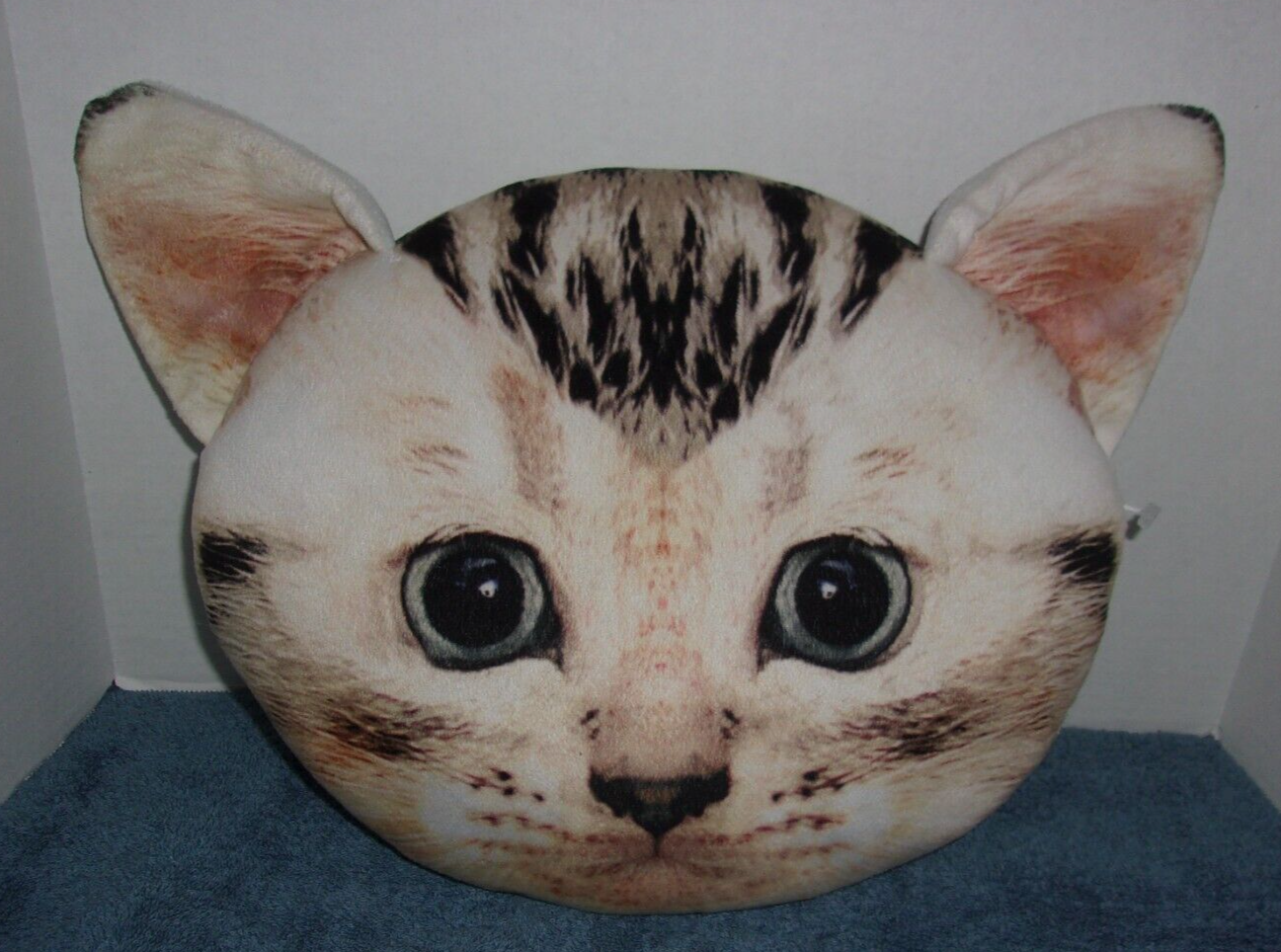 AMERICAN SHORTHAIR  CAT HEAD GREEN EYES PLUSH DECOR OR ACCENT PILLOW NWT Unbranded