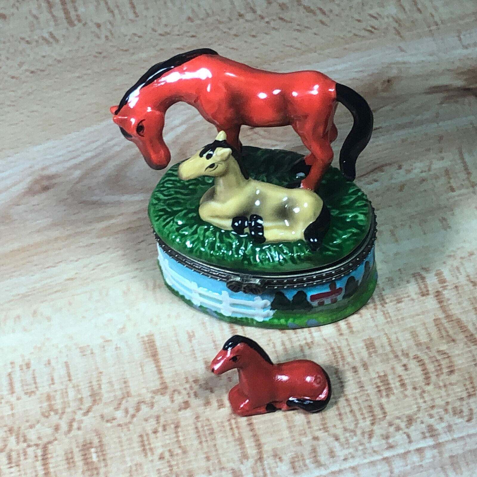 Vintage Foal Mare Horse Pony Ceramic Figurine Hinged Trinket Jewelry Box 3" NOS Без бренда - фотография #12