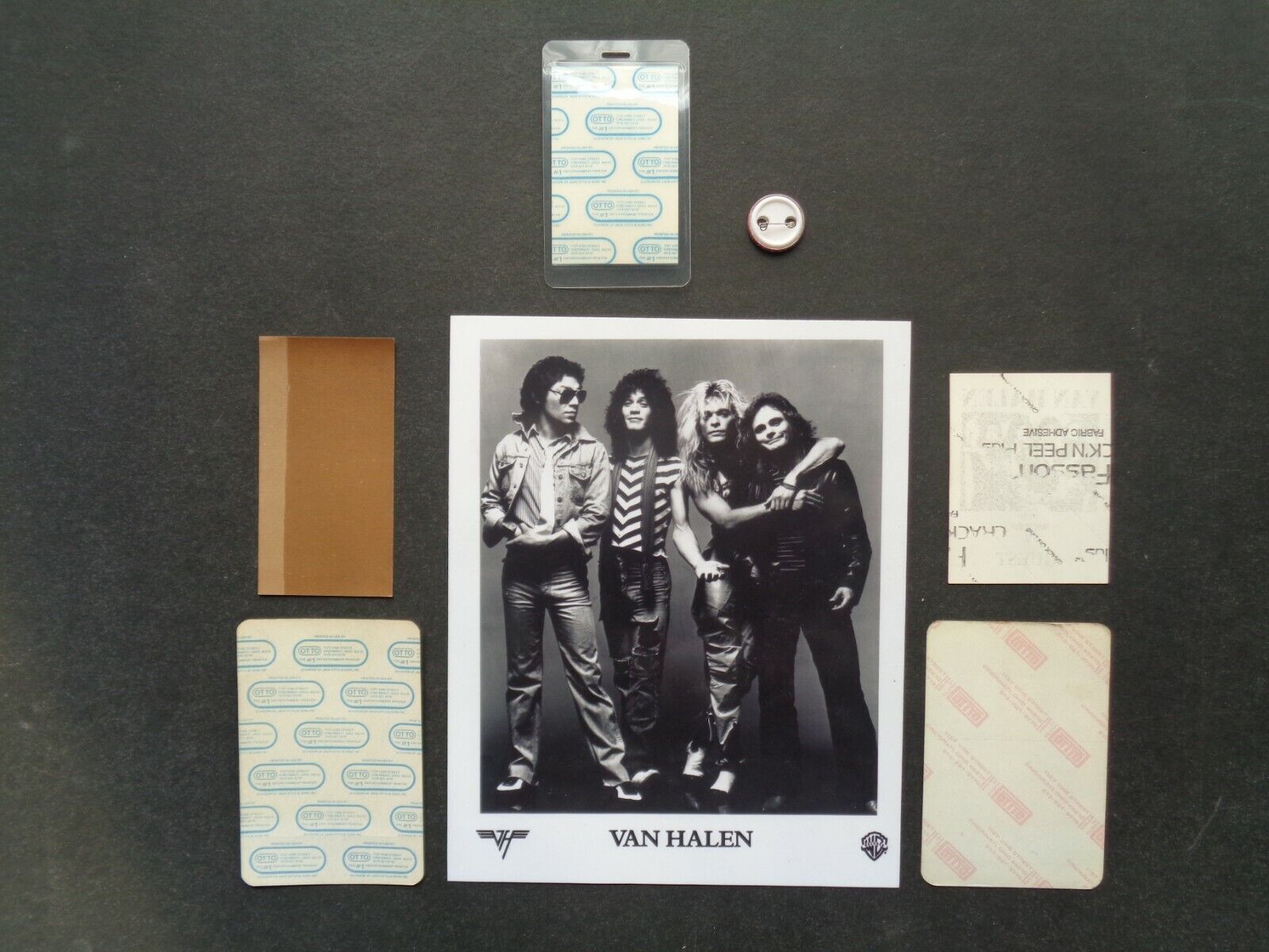 VAN HALEN,Original B/W Promo photo,5 Vintage Backstage passes,steel pin/button Без бренда - фотография #2