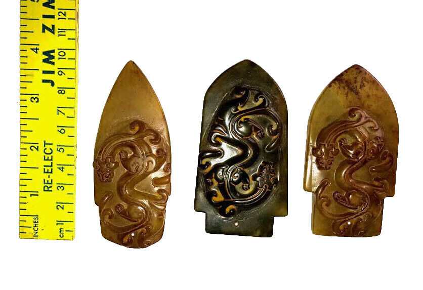 LOT of THREE OLD HAND-CARVED CHINESE JADE TRANSLUCENT DRAGON POINT PENDANTS Без бренда