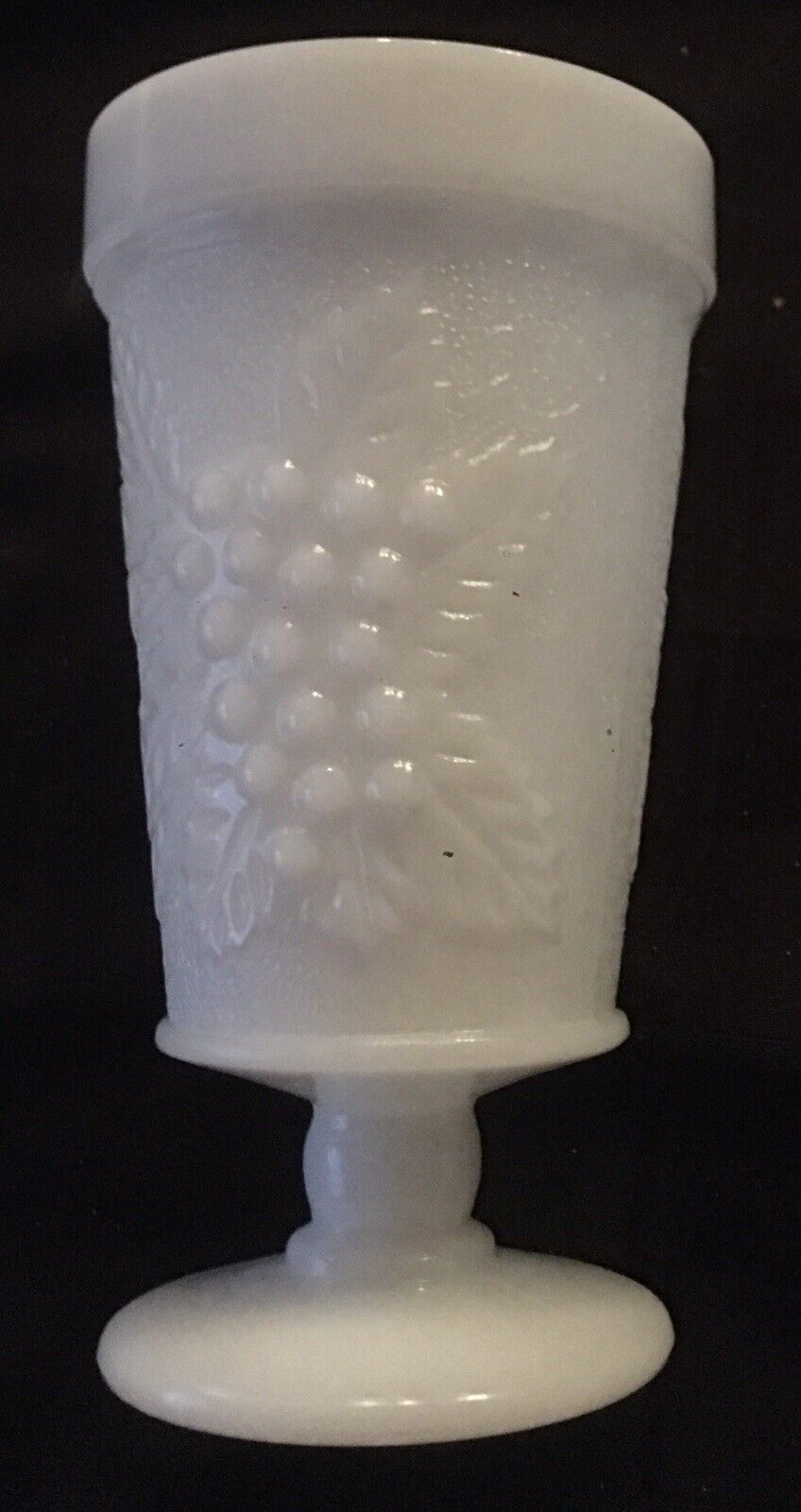 VINTAGE Milk Glass Goblets 8 oz. GRAPES ON A VINE 6-Piece Set  Anchor Hocking - фотография #3