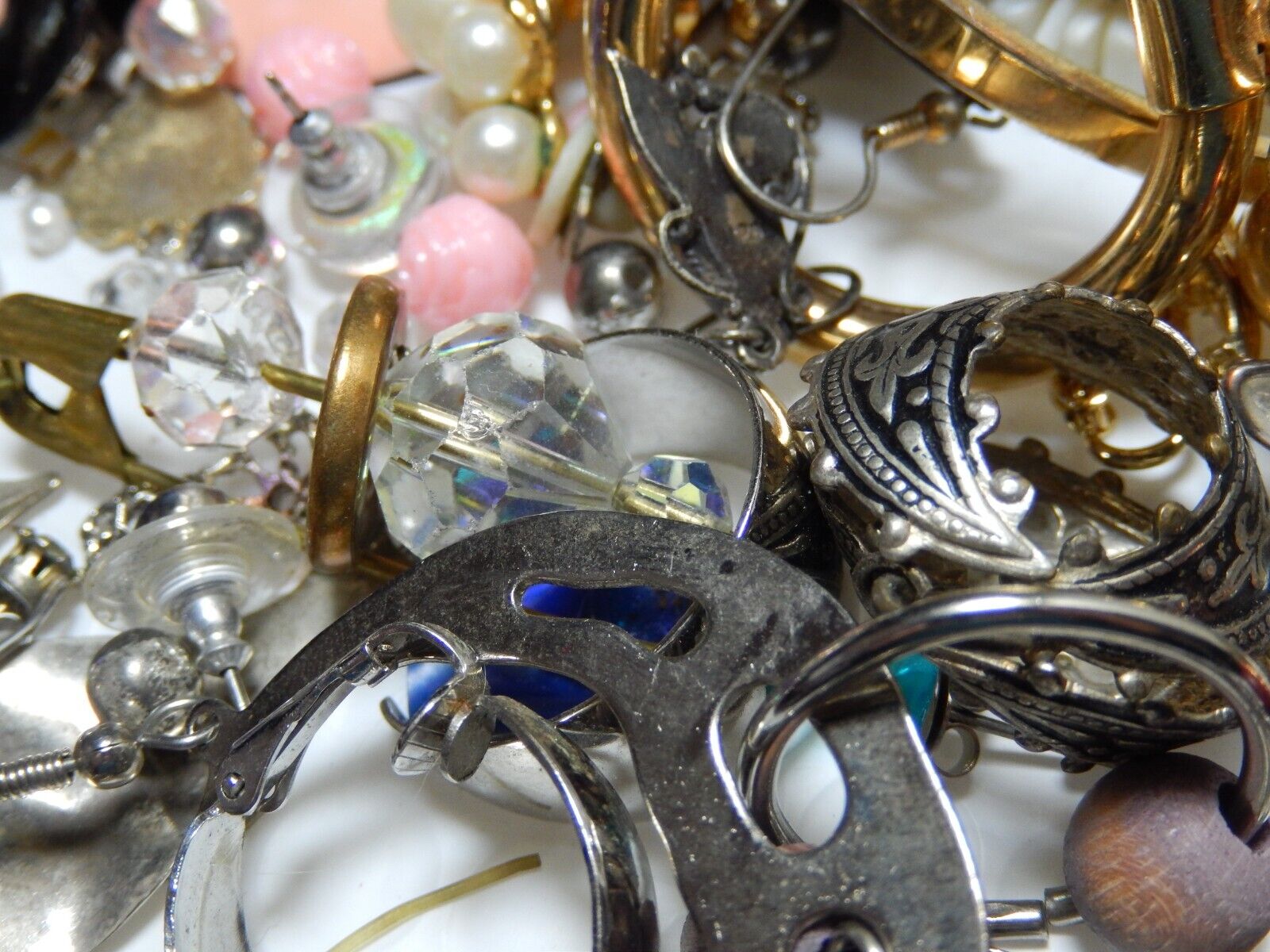 Costume Jewelry Lot For Crafting Over 50 pieces Assortment Sold as is Unbranded - фотография #10