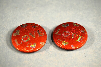 Lot of  2  BUTTONS  "LOVE" 1 1/4" pins  NEW! partner Valentine  spouse boyfriend Без бренда - фотография #4