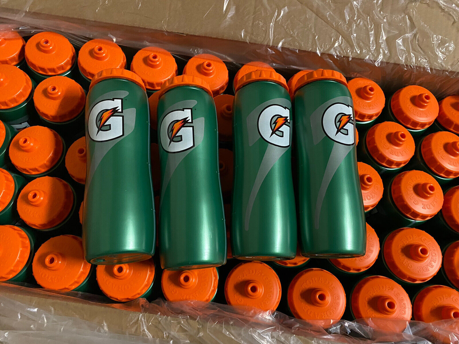 Lot of 4 NEW GATORADE 32 oz. Contour Squeeze Squirt Water Bottle 32OZ BPA Free Gatorade Does Not Apply