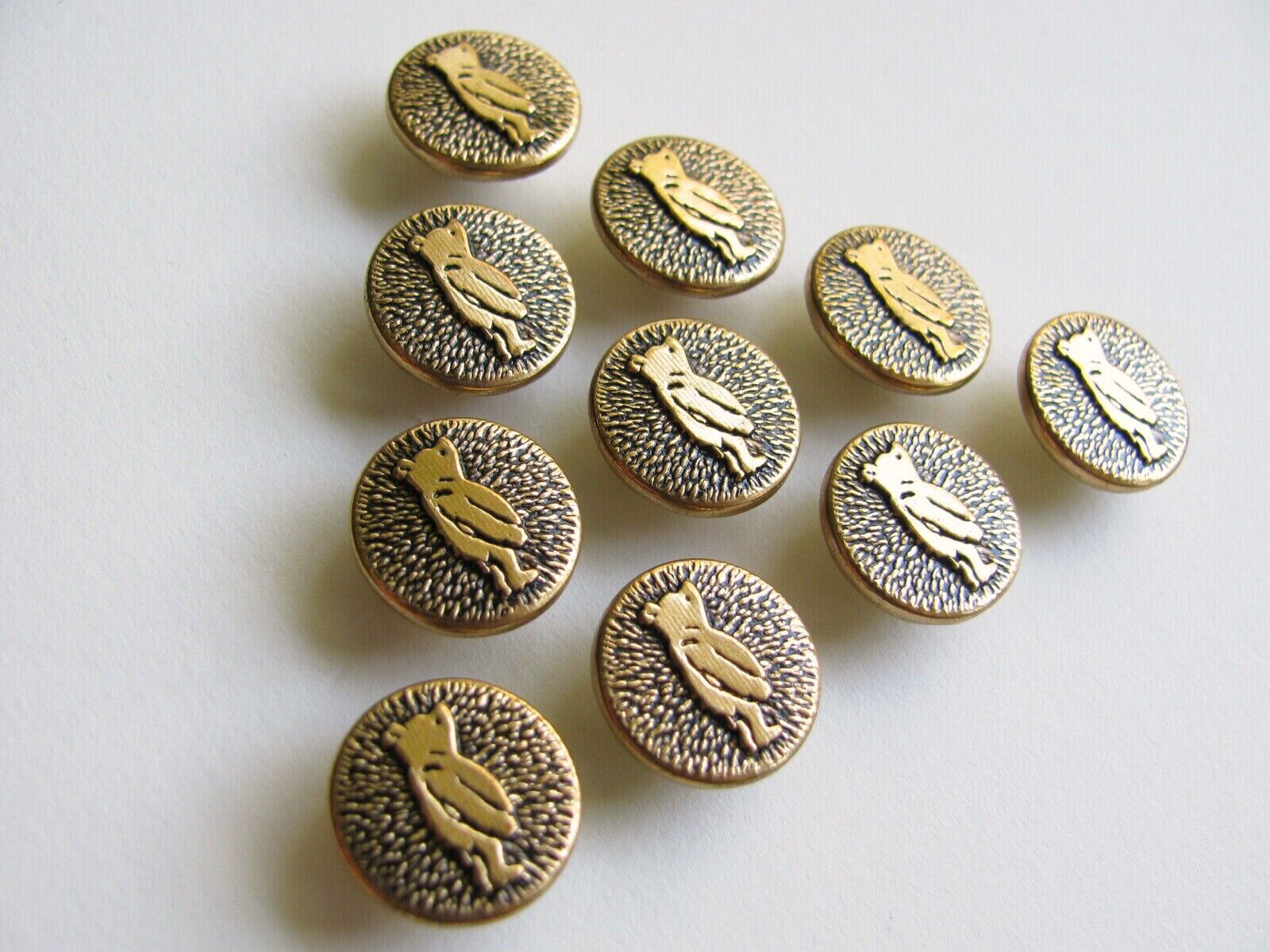 Vintage NOS Metal Classic Winnie the Pooh Buttons 2-Piece Gold Tone 10 Piece Lot Без бренда